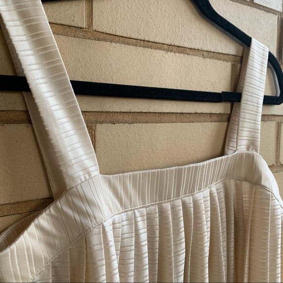 H&M Flowy Top - Picture 2 of 5